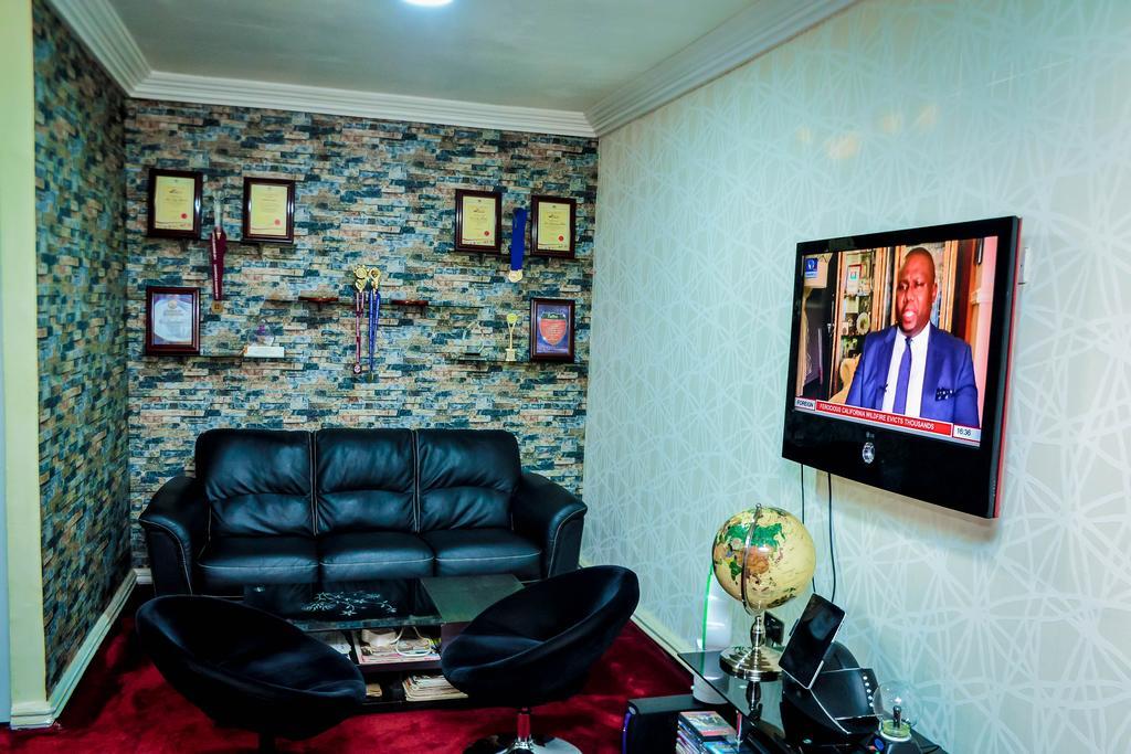 Power Mike Guest House Abuja Bagian luar foto